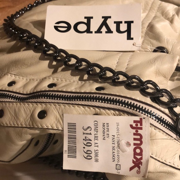Women’s Creme Purse HYPE By: MONDANI NWT - Picture 3 of 5